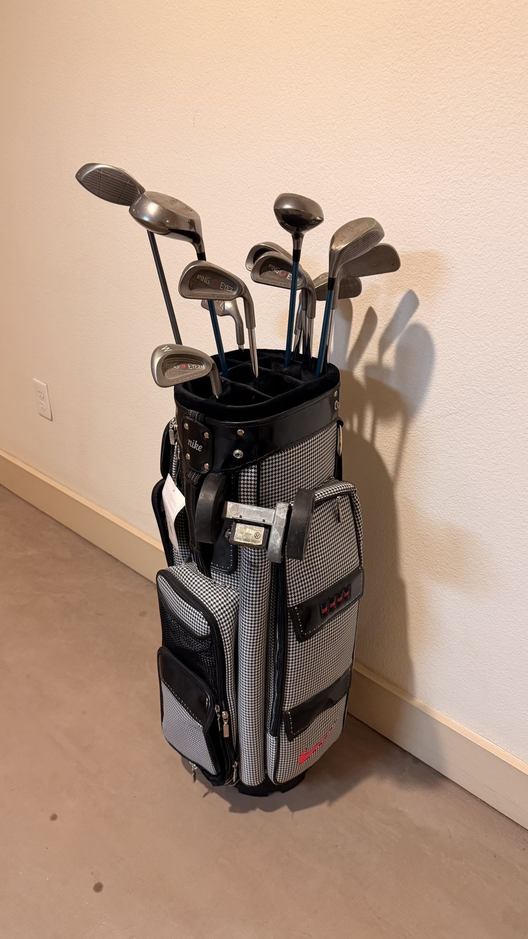 Golf Club Set + Nike Golf Bag – Great Condition