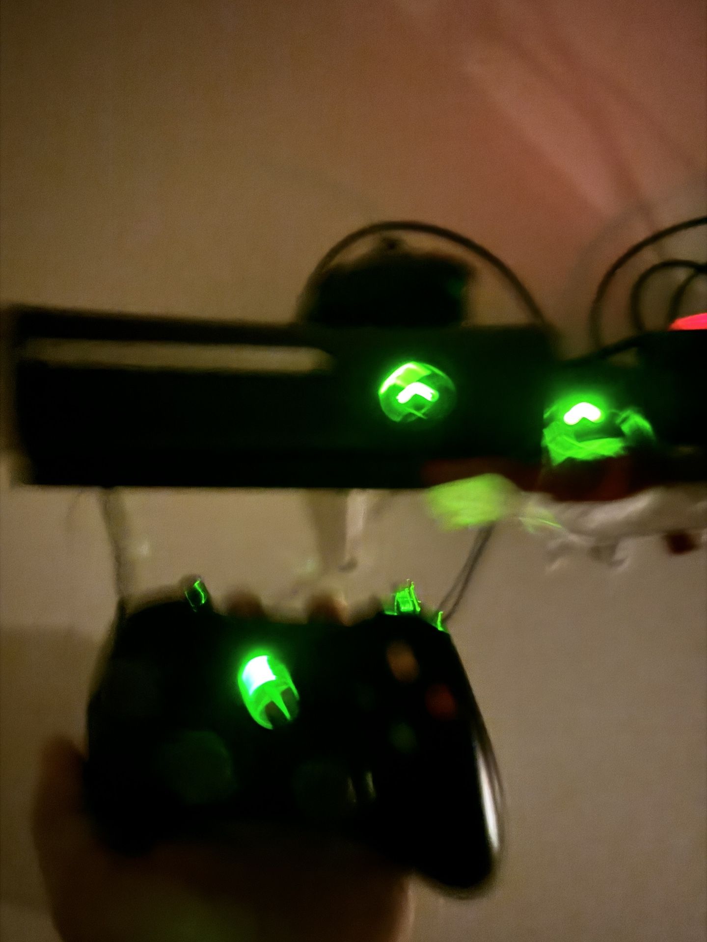 Xbox 360/2 Controllers/HDMI/7 Games