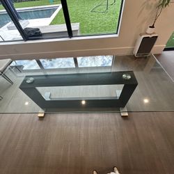 Beautiful Modern Dinning Table 