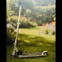 CLEAN, POLISHED RAZOR SCOOTER, APPROXIMATELY 33 INCHES HIGH. EXCELLENT CONDITION!