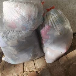 Bolsas de ropa y peluches