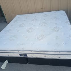Serta King Pillowtop Mattress And Box Spring 