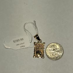 10k gold charm 2.8 grams