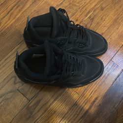 size 10 black cat used