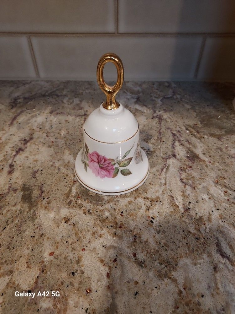 Royal Worchester Fine Bone China England Bell Danbury Mint