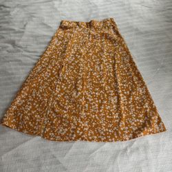 Yellow skirt 