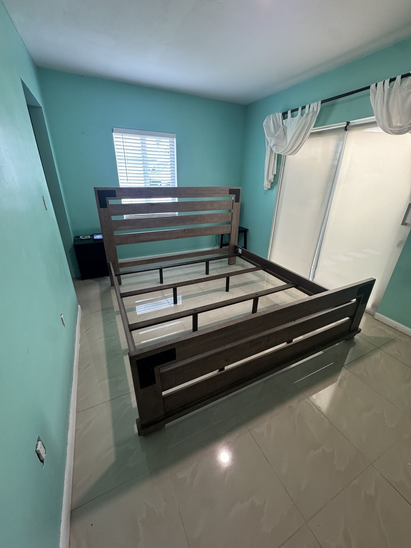 Used Frame Spring Bed King Bed Frame + 2 Twin Box Springs (Full Setup) – Ready to Use for ...