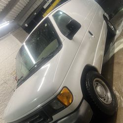 Ford Ecoline E150! Cargo Van Runs and drives great