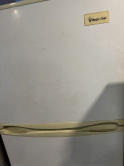 Magic Chef Refrigerator – Works Great, Perfect Garage/Extra Fridge