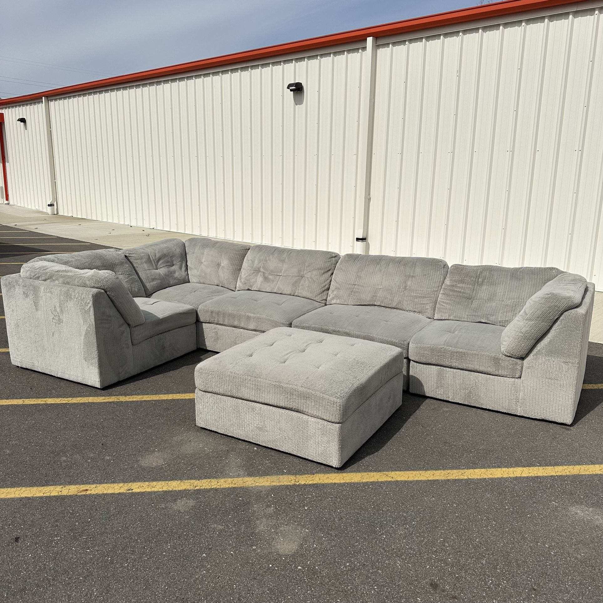huge gray modular sectional 6 pieces  -delivery available