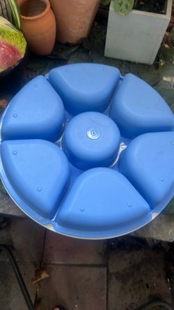 Tupperware appetizer bowl with cover