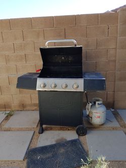 Propane grill with propane tank works great