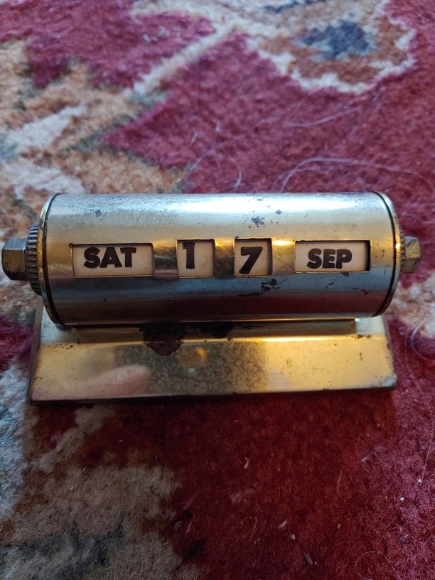 Mid-Century Vintage Brass Rolling Day Date Desk Top Calendar