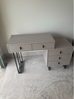 Modern Gray Makeup Vanity Desk with 5 Drawers – No Mirror