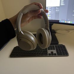 Sony Wireless bluetooth Headphones XM4