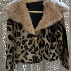 LADIES SIZE SMALL FASHION FUR CROPPED COAT