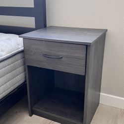 🪑 Gray Single Nightstand – 18 x 16 x 24