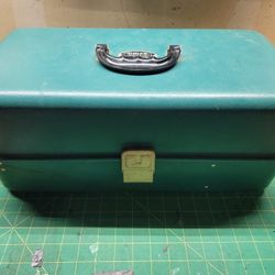 Vintage UMCO 204U Fishing Tackle Box