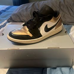 Air Jordan 1 Low Gold toe
