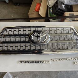 2017 Toyota Tacoma OEM Grille