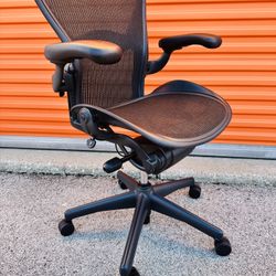 Herman Miller Aeron Chair Size B (Black) New Classic Version in Excellent Condition