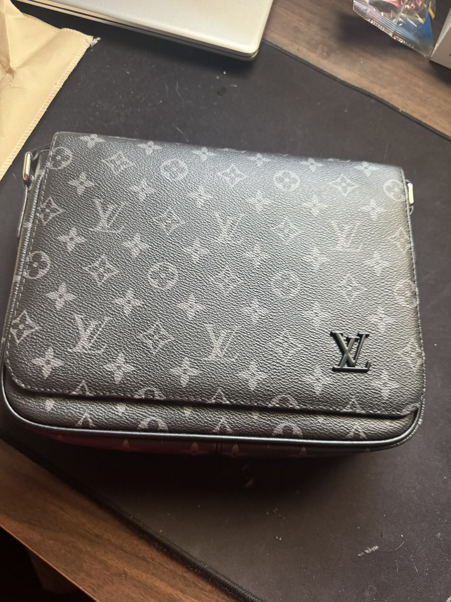 Louis vuitton messenger bag BRAND NEW
