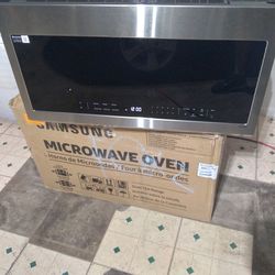 SAMSUNG 2.1 cu. ft. 1000 W Fingerprint Resistant Stainless Steel Over-the-Range Microwave with Wi-Fi