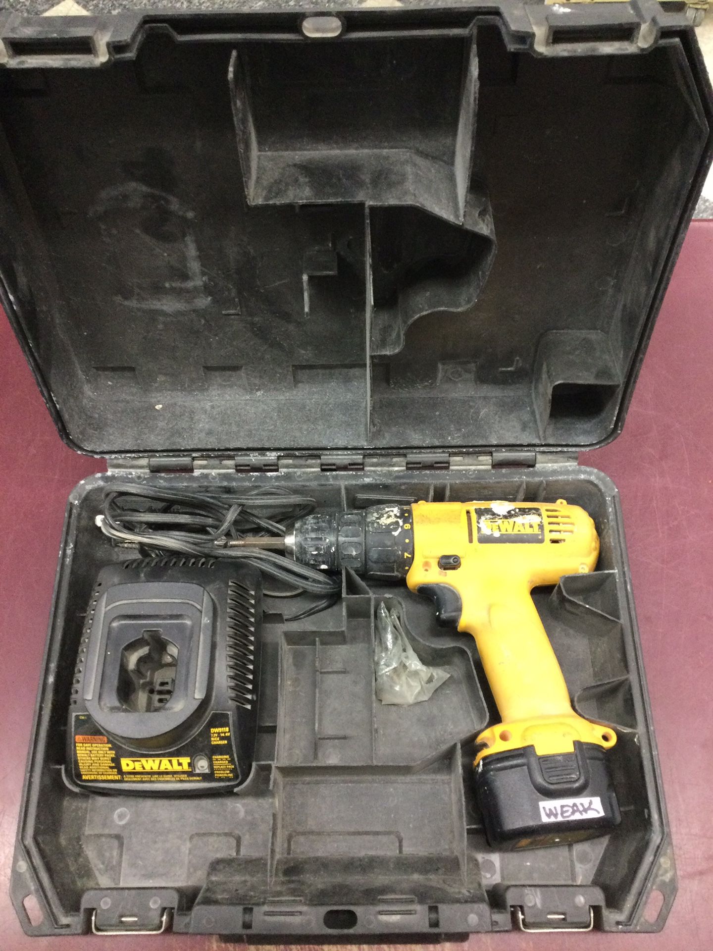 Dewalt 9.6V Cordless Drill / Driver 9.6 Volt