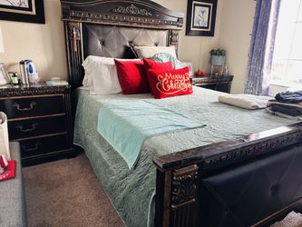 Queen Size Bed 🛏️ And Nightstand For