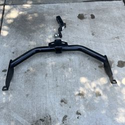 CURT Class 3 Trailer Hitch Receiver for 2004 GMC Sierra / Yukon
