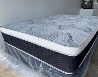 Queen Euro Bamboo Pillow Top Mattress!!