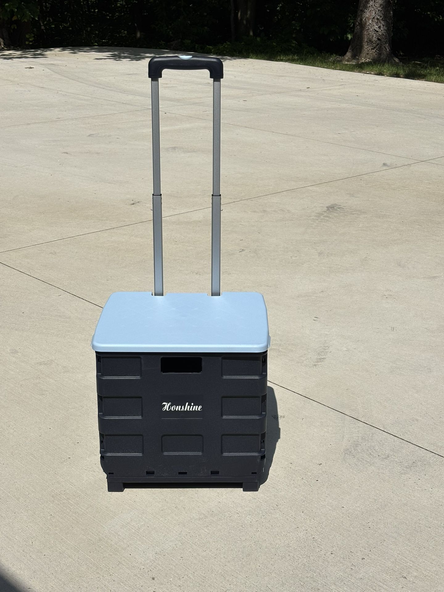 Portable Rolling Crate With Lid