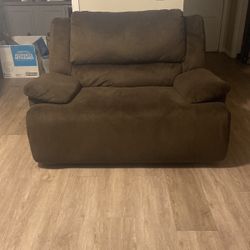 Nice Kings man Couch 