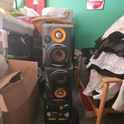 Stereo With Speakers