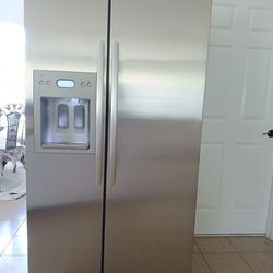 Kitchenaid Side By Side Refrgerator/Freezer