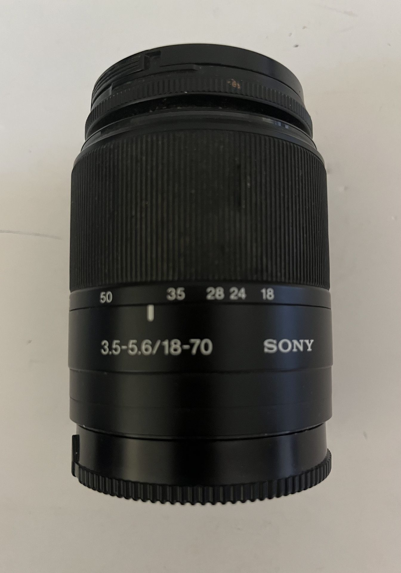 Very nice Sony DT f3.5-5.6 18-70 Macro Zoom Lens A- mount for DSLR w/two caps