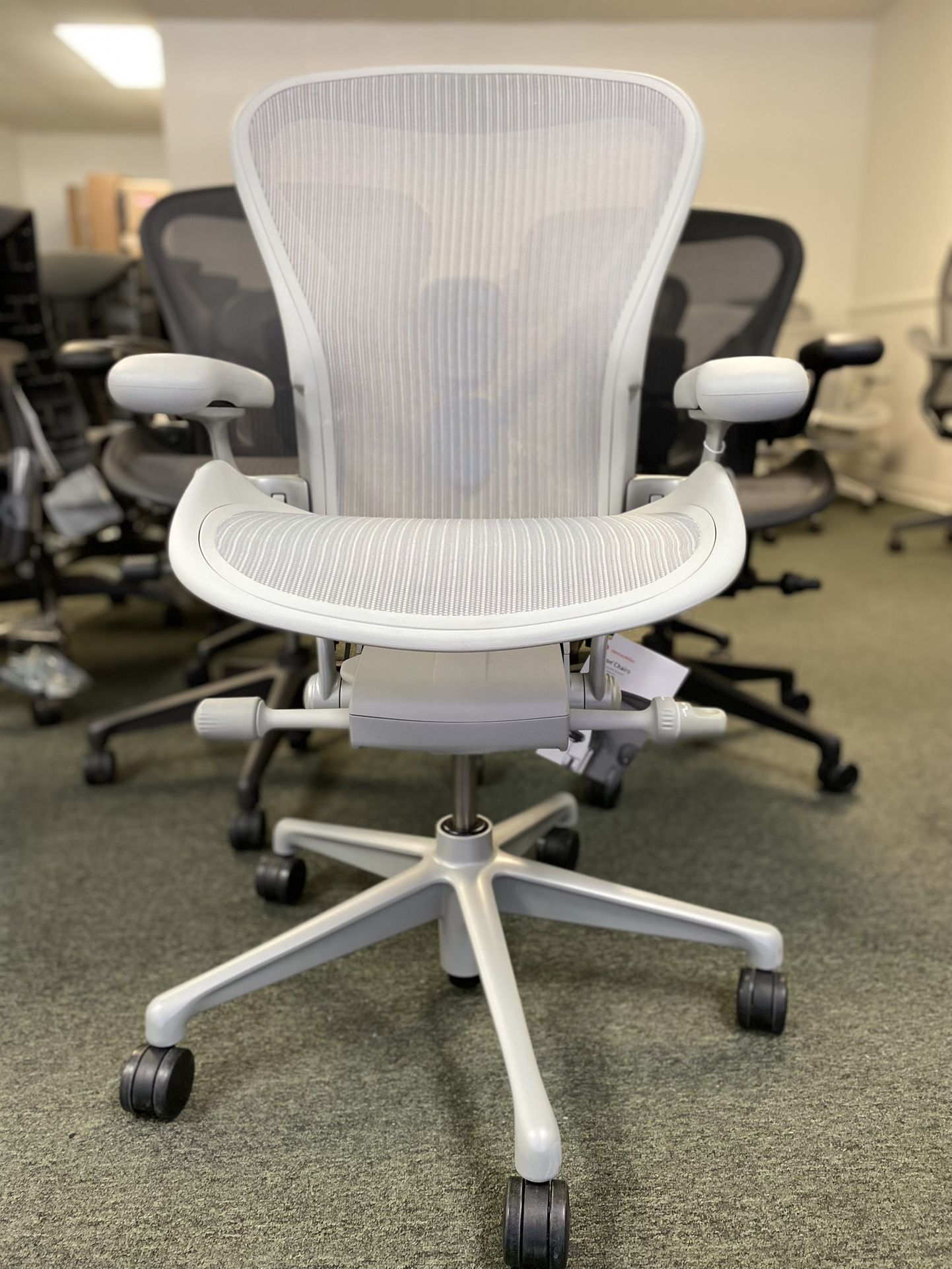 🔥🔥BRAND NEW HERMAN MILLER REMASTERED AERON SIZE B🔥🔥MINERAL