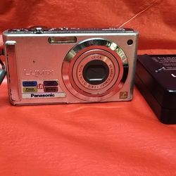 PANASONIC LUMIX DMC-FS3.    $20