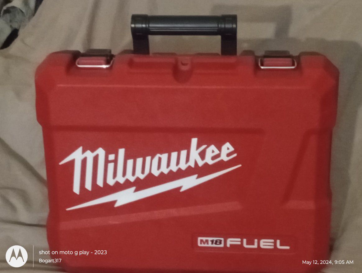 Milwaukee Fuel M18 Hammer Drill/Driver Set