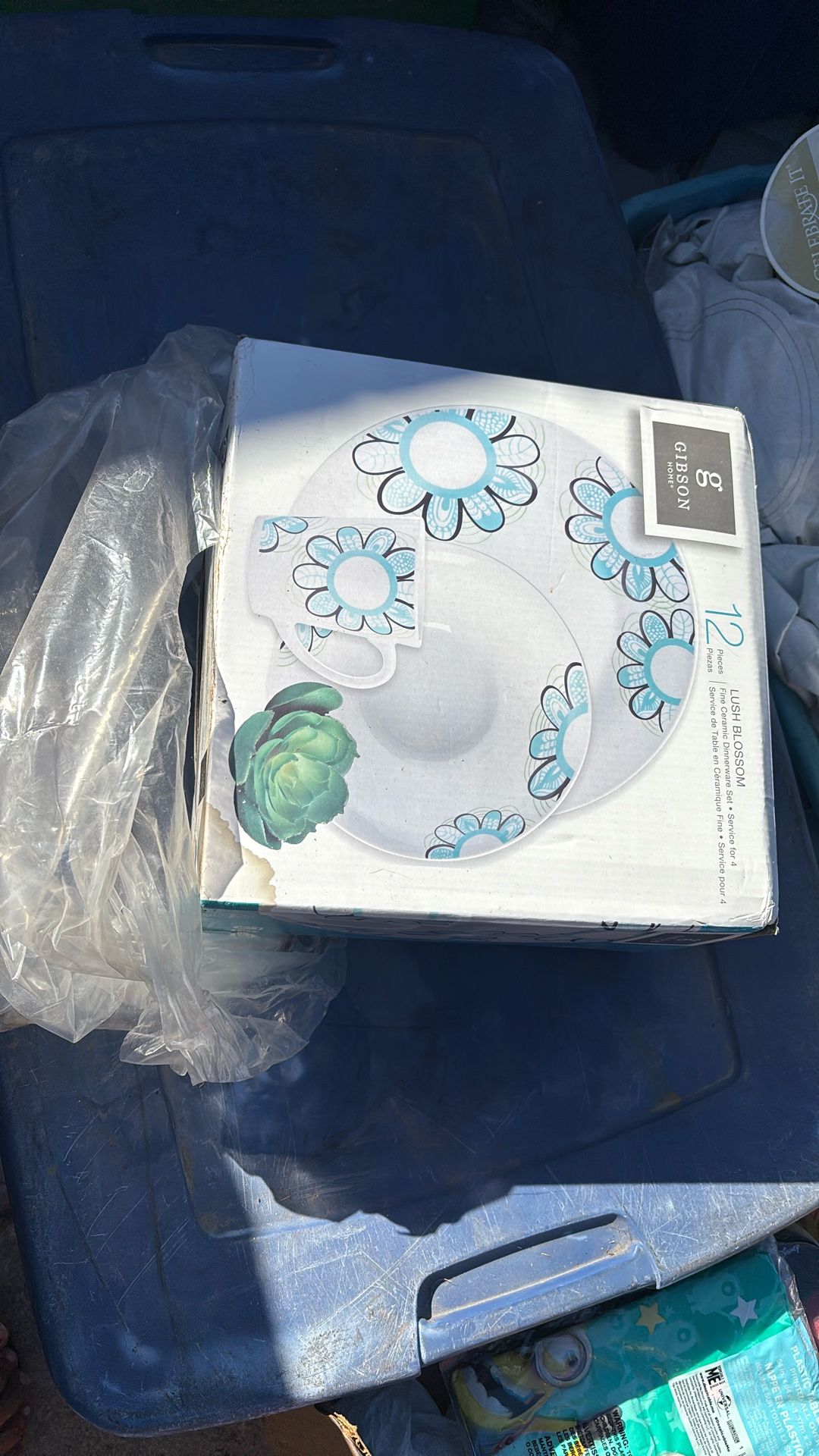 New 12 Piece Dish Set