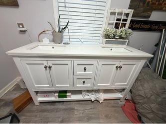 Double sink bathroom vanity