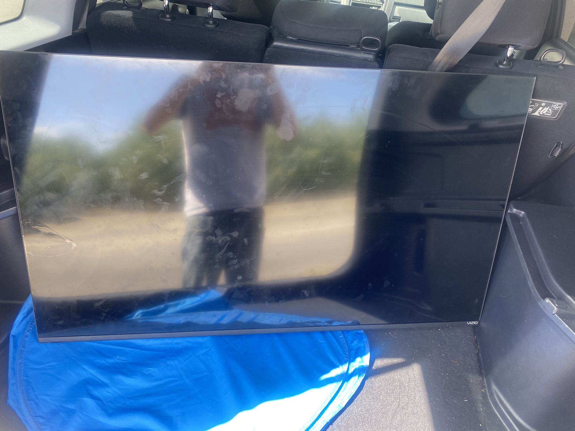 Vizio 50” Cracked Screen FOR PARTS