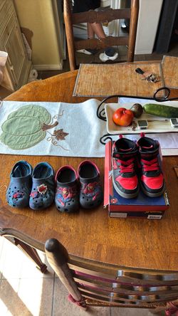 Kids shoes/crocs