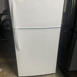 KENMORE APARTMENT SIZE REFRIGERATOR 
