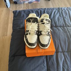 LV Trainers Black And White 