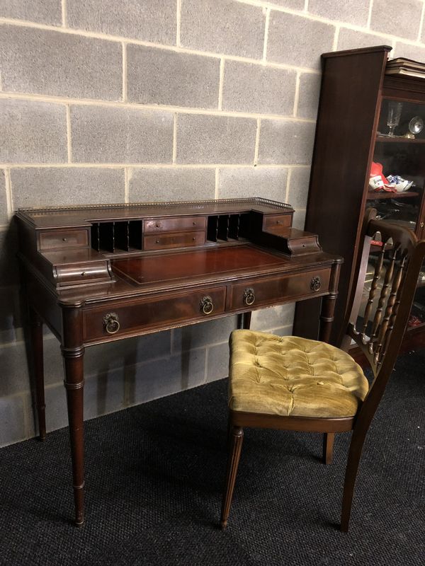 Vintage Writing Desk Leather Top Mahogany With Chair 325 For Sale In Cincinnati Oh Offerup