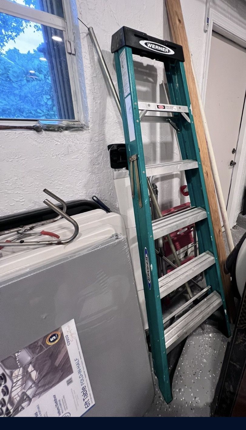 6 ft. Fiberglass Step Ladder