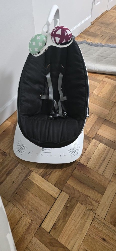 4 Moms Mamaroo Electric Baby Swing