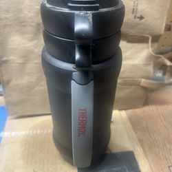 Thermos with two portable cups