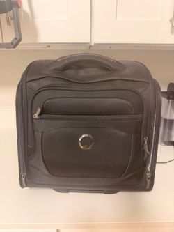 16” Rolling Underseat Carry-On Travel Bag – Excellent Condition